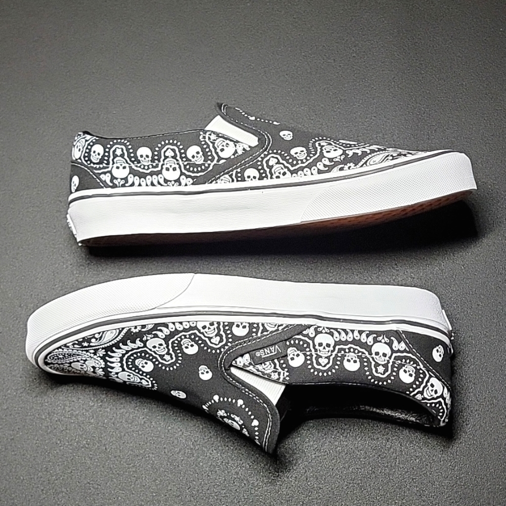 Vans Bandana Skull Classic Slip-On Shoes Women's  8.5 LAST ONE LEFT!!! - Picture 8 of 11